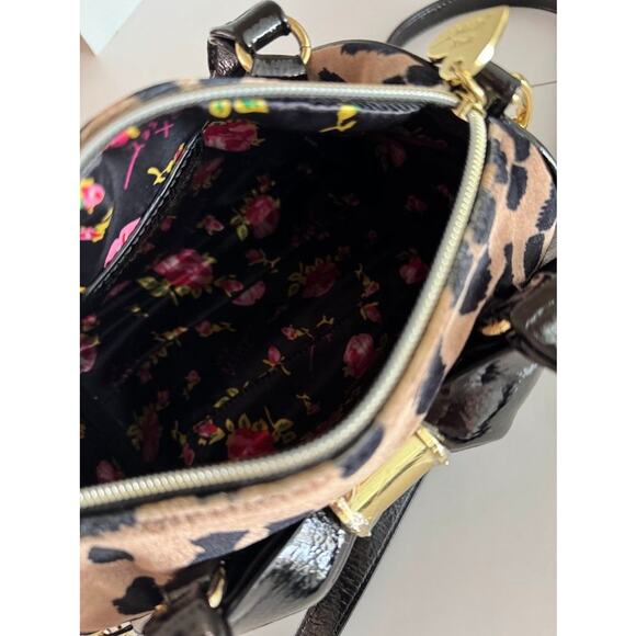 Betsey Johnson Leopard Faux Fur Bow Satchel Crossbody Bag Gold Colored Chain - Picture 9 of 16